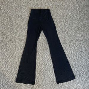 Aritzia TNACHILL Atmosphere Flare Legging